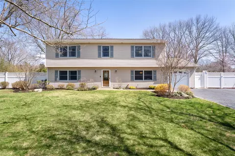 91 Strathmore Village Dr, South Setauket, NY 11720
