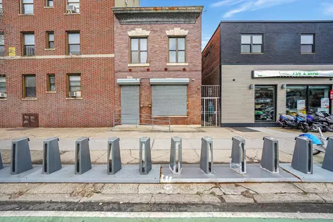 3005 31st Ave, Astoria, NY 11106