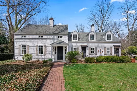 302 W Neck Rd, Huntington, NY 11743