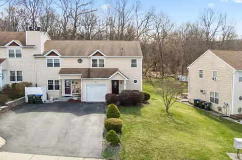 14 Franklin Pl, Washingtonville, NY 10992