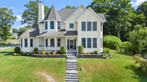 4 Alexander Dr, Brewster, NY 10509