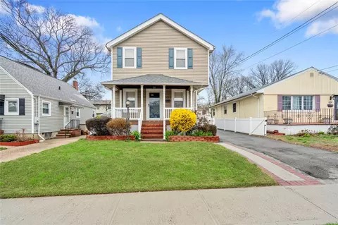 77 Fairmount St, Valley Stream, NY 11580
