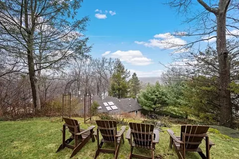 54 Shawnee Rd, Putnam Valley, NY 10579