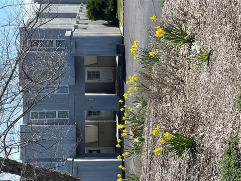 29 Fairway Pl #14, Montauk, NY 11954