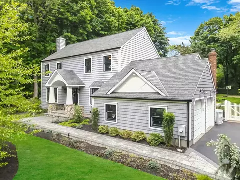 3 Samuels Path, Miller Place, NY 11764