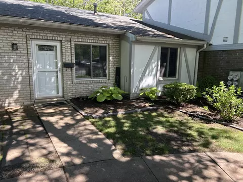 92 Birchwood Rd, Medford, NY 11763