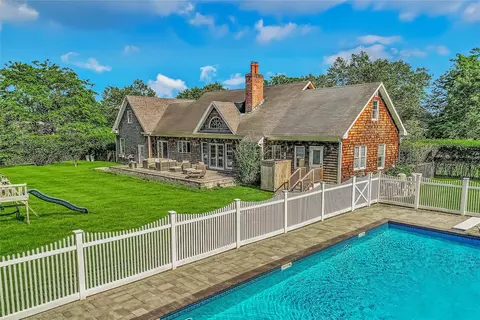315 Green Way, Cutchogue, NY 11935