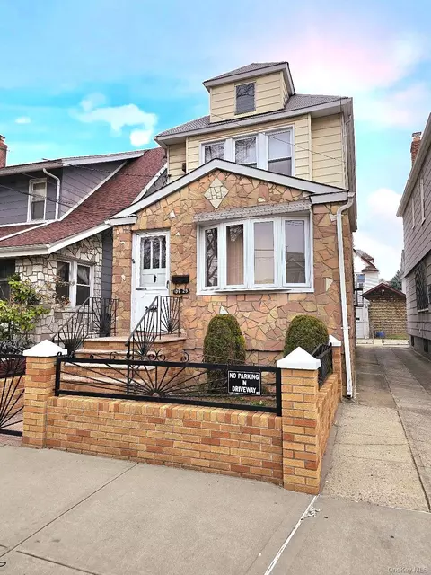 10929 116th St, New York, NY 11420