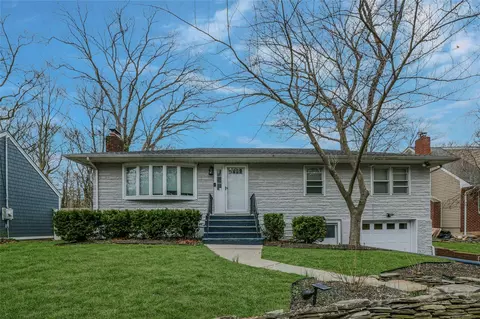 15 Hartman Hill Rd, Huntington, NY 11743