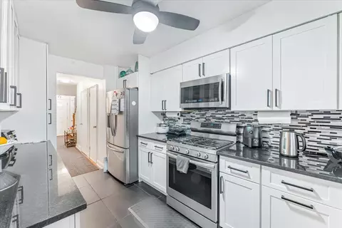 872 E 216th St, New York, NY 10467