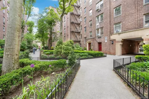 48-41 43rd St #5F, Woodside, NY 11377