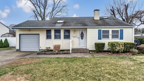 2914 Acorn Ave, Medford, NY 11763