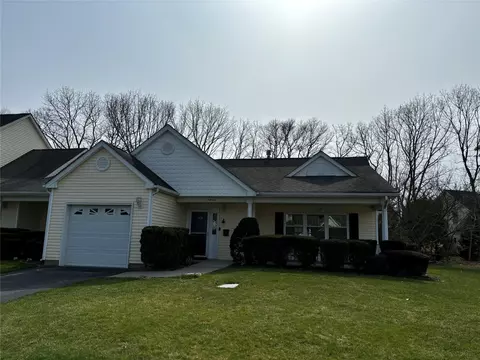 1404 Pebble Beach Path, Riverhead, NY 11901