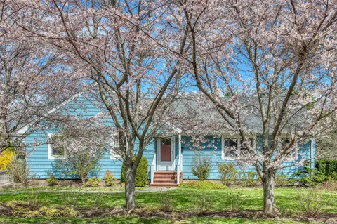 520 4th St, Greenport, NY 11944