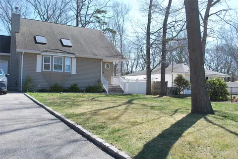 1154 William Floyd Pkwy, Shirley, NY 11967