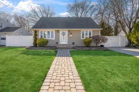 1106 South Dr, Merrick, NY 11566