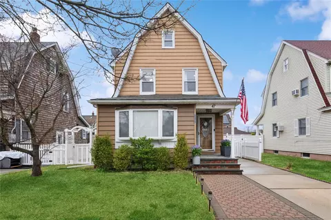 47 Juniper Ave, Mineola, NY 11501