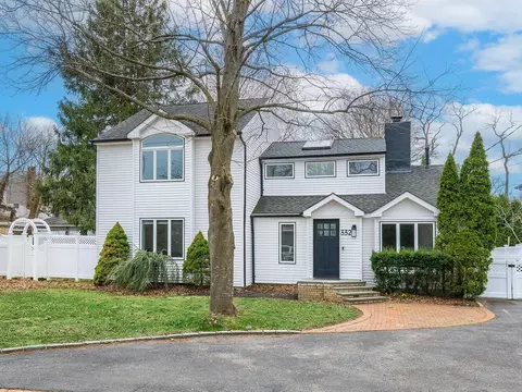332 Van Buren Dr, Centerport, NY 11721