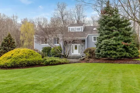 133 Bonnie Brae Ct, Granite Springs, NY 10527
