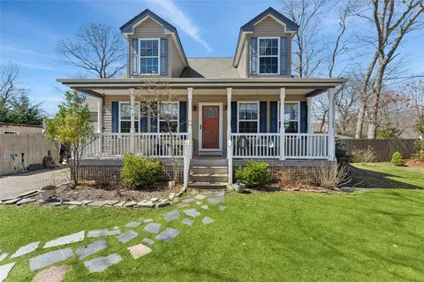 68 Lincoln Blvd, East Moriches, NY 11940