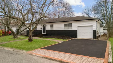 222 Silver St, West Babylon, NY 11704