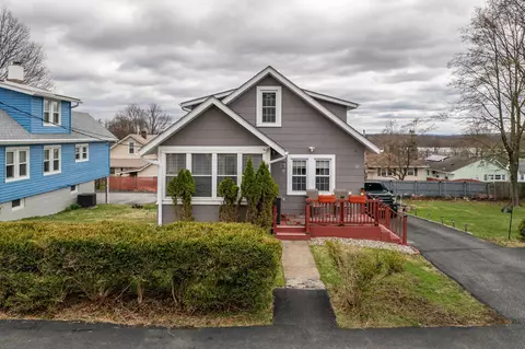 17 Ingalls St, Middletown, NY 10940