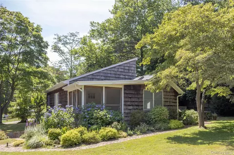 2955 Hyatt Rd, Southold, NY 11971
