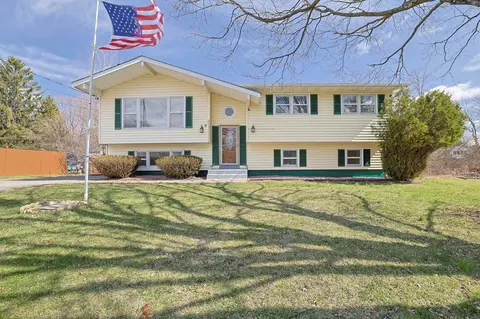 5 Robert Burns Ct, Wallkill, NY 10941