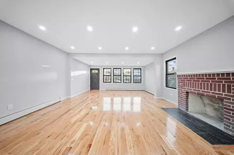 10961 200th St, New York, NY 11412