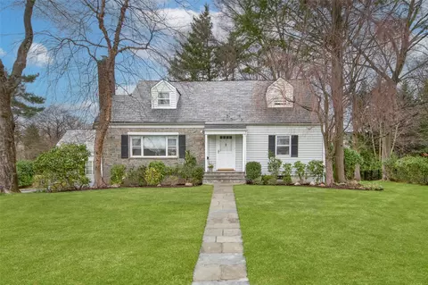 7 Canterbury Rd S, Harrison, NY 10528