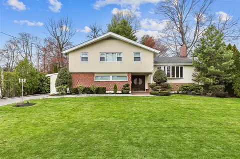 21 Dell Dr, Eastchester, NY 10709