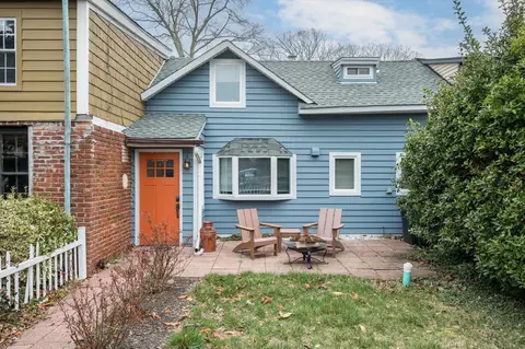 15 Jade St, Oakdale, NY 11769