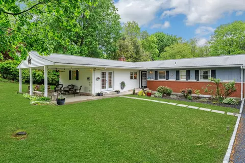 25 Macgregor Dr, Mahopac, NY 10541