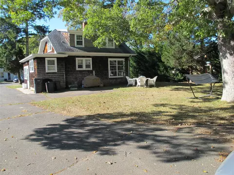 16 Redfield Ln, Westhampton Beach, NY 11978