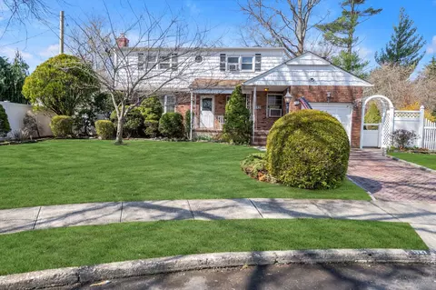 1727 Meadow Ct, East Meadow, NY 11554