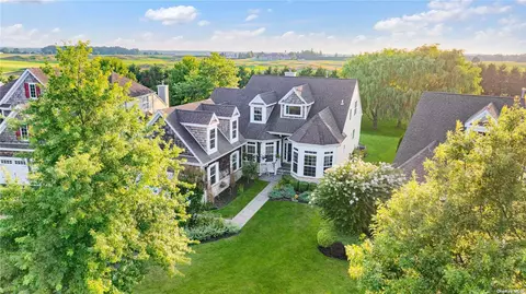 31 Foxglove Row, Aquebogue, NY 11931