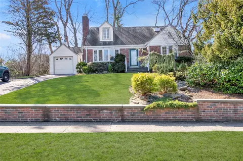 66 Murray Ave, North Hempstead, NY 11050