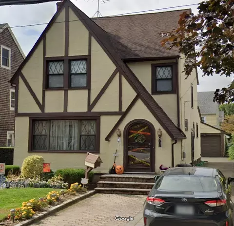 337 Wellington Rd, North Hempstead, NY 11501