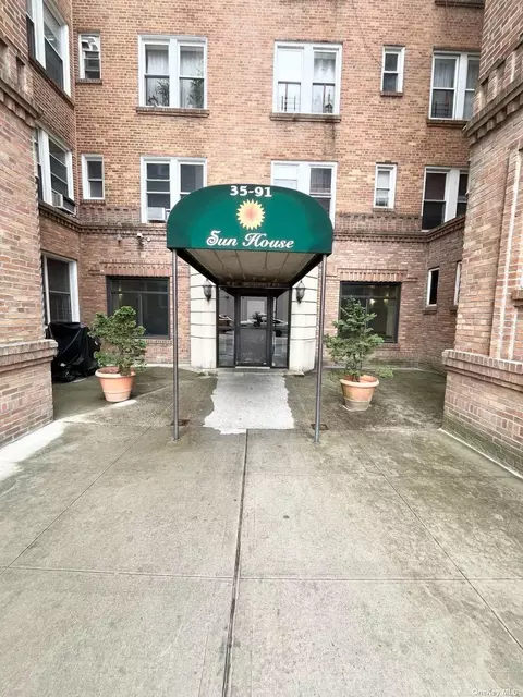 35-91 161st St #6J, Flushing, NY 11358
