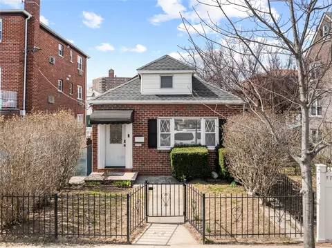 1555 Robertson Pl, New York, NY 10465