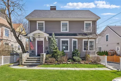911 Stuart Ave, Mamaroneck, NY 10543