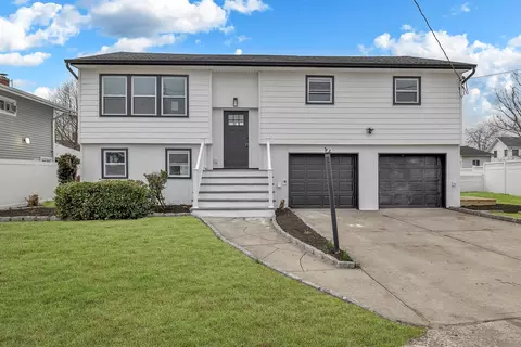 19 Laurel Rd, Freeport, NY 11520