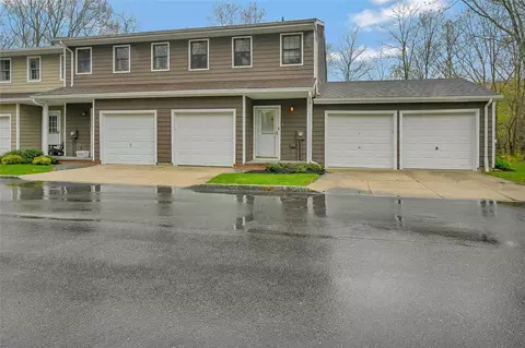 5 Pine St, Huntington, NY 11743