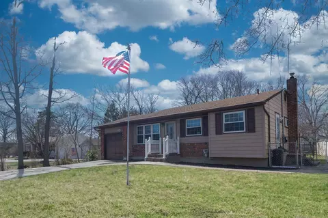 1418 Manatuck Blvd, Bay Shore, NY 11706