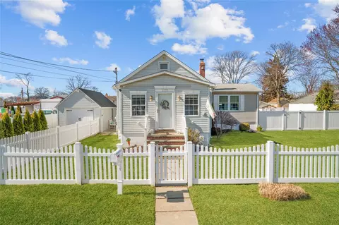 1570 1st St, West Babylon, NY 11704