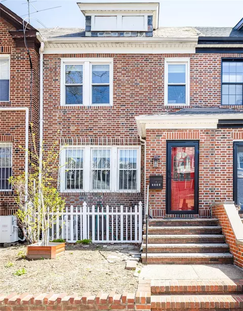 3341 72nd St, New York, NY 11372