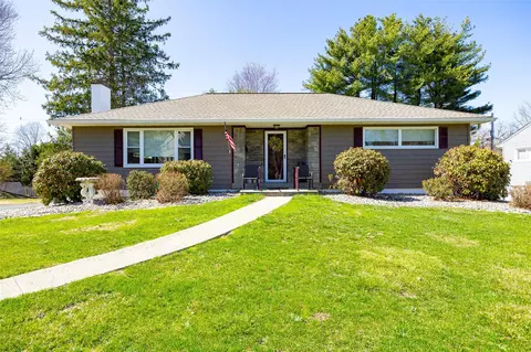 3 Saint Annes Rd, Poughkeepsie, NY 12601