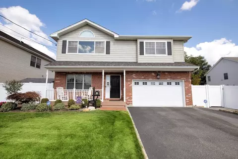 1839 Henry Rd, Merrick, NY 11566