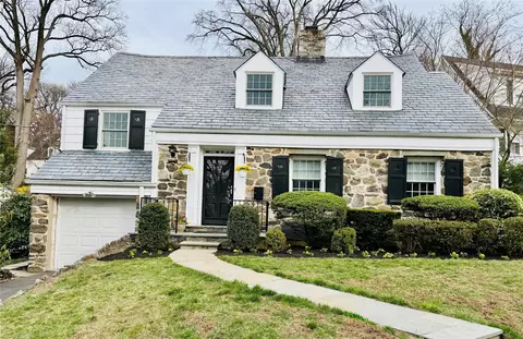 17 Mulberry Ln, New Rochelle, NY 10804