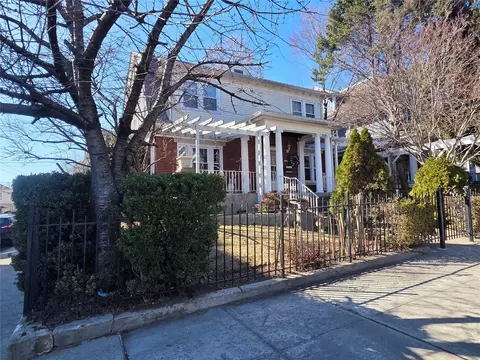 8540 Forest Pkwy, Woodhaven, NY 11421